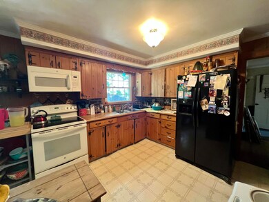 13 Pleasant St, Millinocket, ME 04462 - photo 4