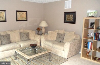 8150 Willowdale Ct, Springfield, VA 22153 - photo 2