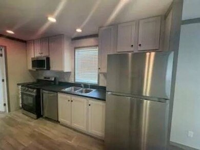 328 W 53rd St unit 11, Anderson, IN 46013 - photo 2