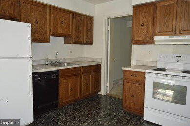 14838 Belle Ami Dr, Laurel, MD 20707 - photo 4