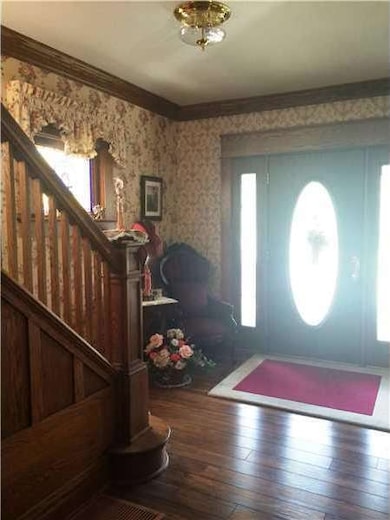 Entry/Foyer.
