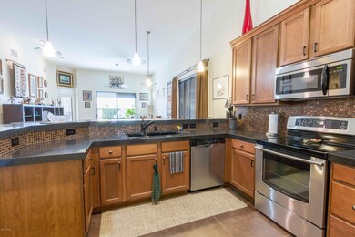 12780 N Seacliff Pl  (5)