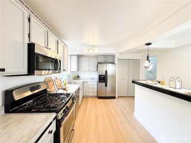 Fully remodeled kitchen with built-in bar area