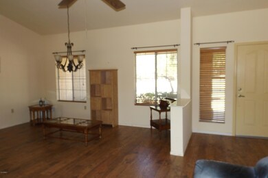 DINING & ENTRY FOYER