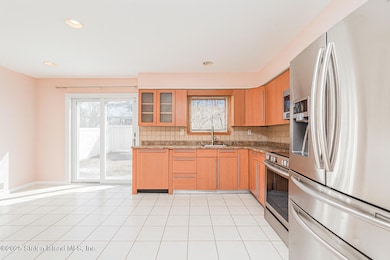 538 Leverett Ave, Staten Island, NY 10308 - photo 6