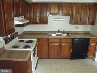 8133 Parkdale Ct, Springfield, VA 22153 - photo 7