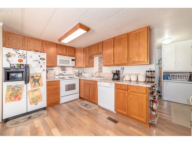 3106 U St, Springfield, OR 97477 - photo 2