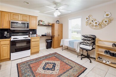 1211 Spring Loop unit B, College Station, TX 77840 - photo 5