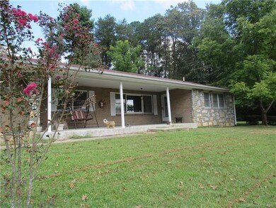 113 Richards Dr, Hendersonville, NC 28792 - photo 2