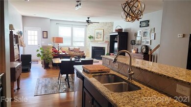 Kitchen, Breakfast and Family Room
