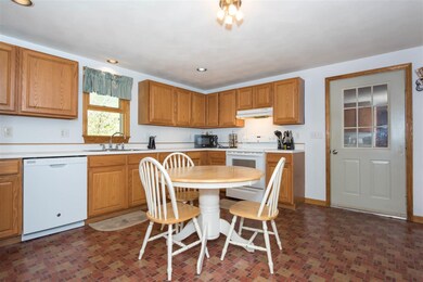 19 Capitol Cir, Rochester, NH 03867 - photo 5