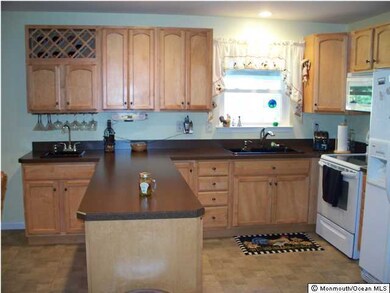 618 Petunia Ln S, Whiting, NJ 08759 - photo 7