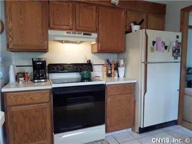 Kitchen Lots of cabinets an counter space