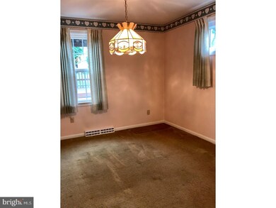 2304 Mckinley Ave, Reading, PA 19609 - photo 6