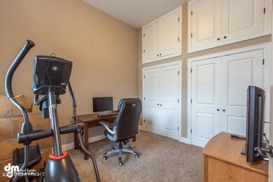 office or 5th bedroom