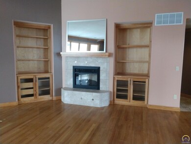 3902 SW Lincolnshire Rd, Topeka, KS 66610 - photo 6