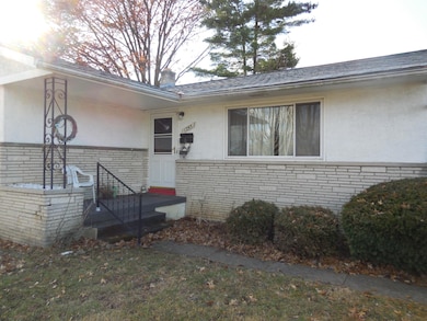 1293 Bernhard Rd, Columbus, OH 43227 - photo 2