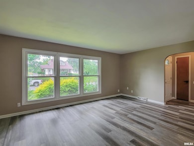 1611 E High St, Davenport, IA 52803 - photo 6