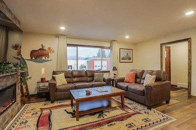 606 W Chinook St, Livingston, MT 59047 - photo 2