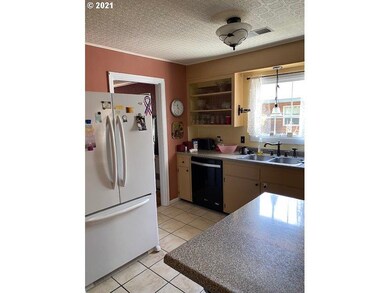 211 N Humbolt St, Canyon City, OR 97820 - photo 4