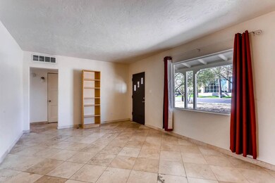 4409 N 32ND ST Phoenix AZ-large-006-1-Li