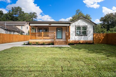 737 Apache St, Houston, TX 77022 - photo 2