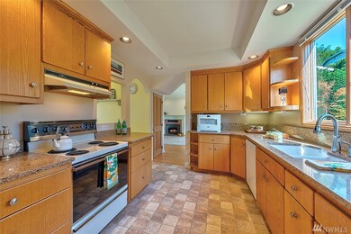 711 Hemlock St, Edmonds, WA 98020 - photo 5