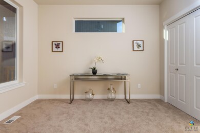 8031GrayhawkCir(5of16)