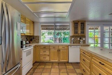 1905 E Vaughn kitchen