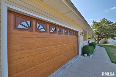 5724 W Rachael Ct, Peoria, IL 61615 - photo 3