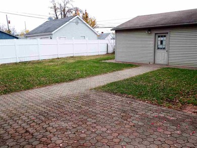 Nice size paver patio with walkway