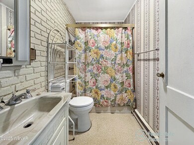 2064 Lincoln Dr, Williamsport, PA 17701 - photo 6