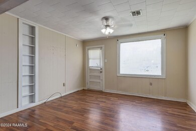 905 St Charles 4