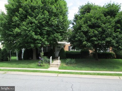 2402 Dalin Dr, Reading, PA 19609 - photo 2