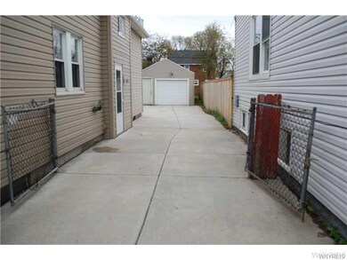 Garage.