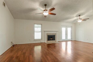 4016 Spring Brook Ct, Pearland, TX 77584 - photo 5