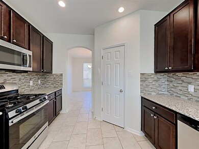 16706 E Whimbrel Cir, Conroe, TX 77385 - photo 2