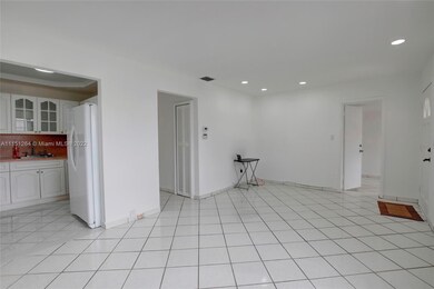 Living Room / Kitchen