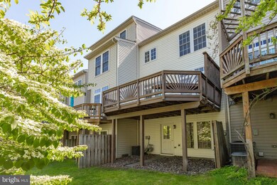 4946 Wyndham Creek Ct, Fairfax, VA 22030 - photo 7