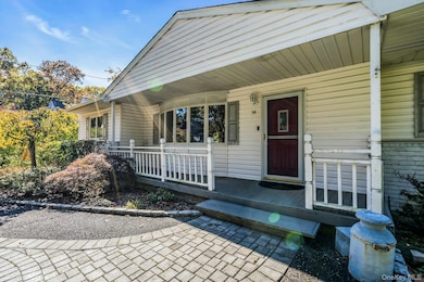 34 Winston Dr, Smithtown, NY 11787 - photo 4
