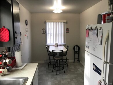 Eat-In Kitchen