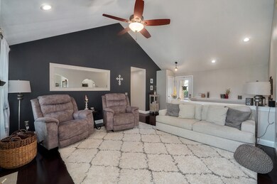 983 Glen Oaks Dr-7