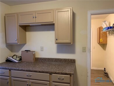 Kitchen extra cabinets and counter space
