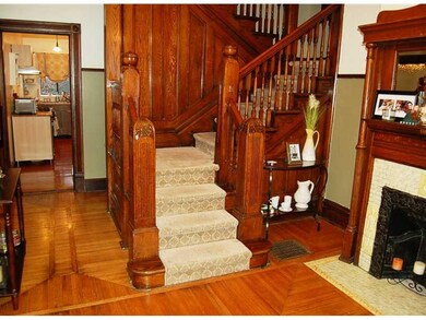 Entry/Foyer.