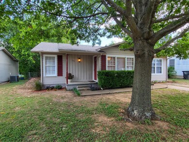 525 Euclid St, Cleburne, TX 76033 - photo 2