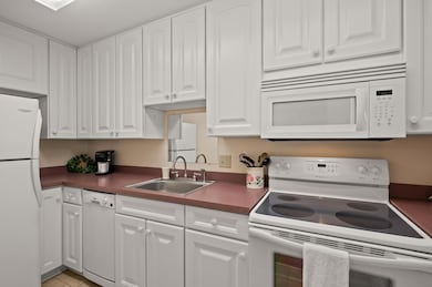 The Heatherton unit 213, Edina, MN 55435 - photo 2