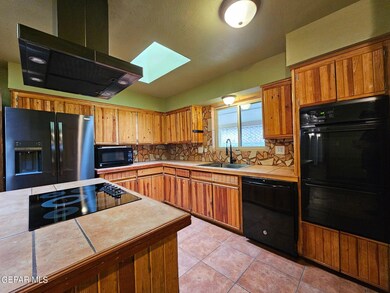 1941 Septiembre Dr, El Paso, TX 79935 - photo 2