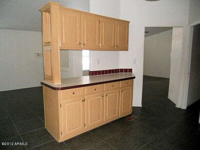 023-320373 - kitchen & family room