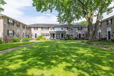 82-25 268th St unit 175B, New Hyde Park, NY 11040 - photo 4