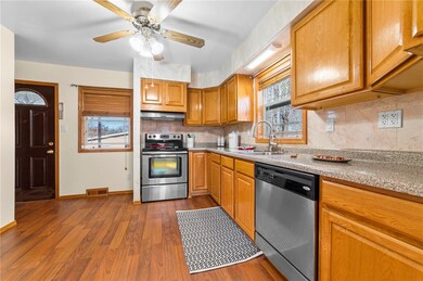 2432 9th Ave SW, Cedar Rapids, IA 52404 - photo 7